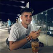 Hola, soy un estudiante de 20 años que quiere ayudar a los niños y niñas a mejorar sus conocimientos en diversas materias escolares. Puedo dar clases de Música, Valenciano, Castellano, Historia y Geografía, Matemáticas, Conocimiento del medio…